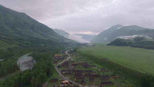 航拍夏天的新疆禾木村风景