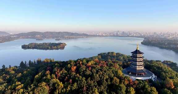 中国杭州西湖雷峰塔秋日美景