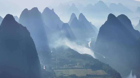 航拍桂林漓江山水风光雄伟壮阔的群山