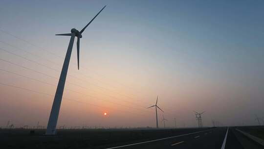 黄昏日落中的新疆达坂城风力发电场视频素材模板下载