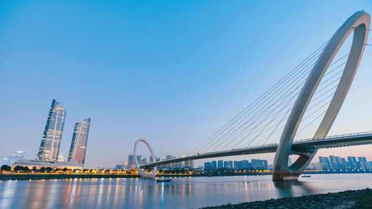 南京眼步行桥与青奥中心双塔日转夜延时摄影
