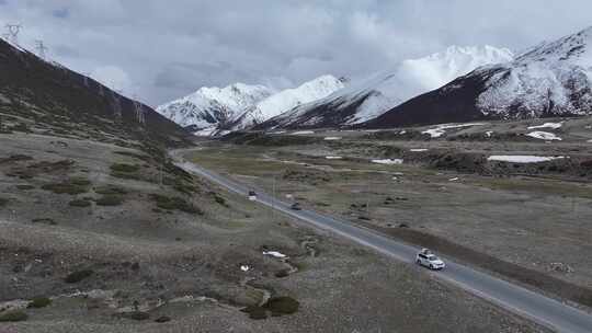 西藏G318国道安久拉山哑口航拍风光