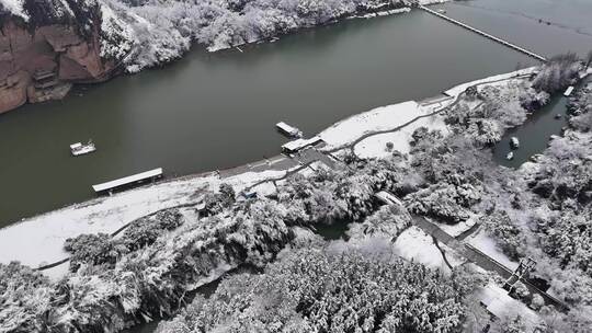 龙虎山桃花州浮桥雪景