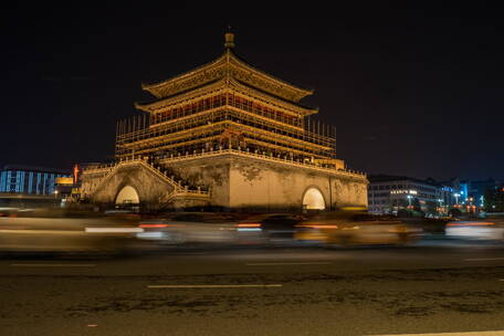 西安 钟楼 夜晚 车轨流光 延时 古建筑