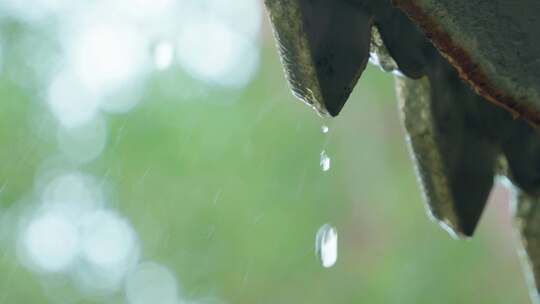 古建屋檐青瓦滴水雨水