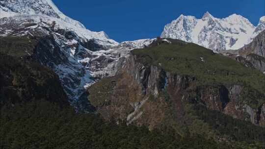 航拍海螺沟冰川雪山山谷