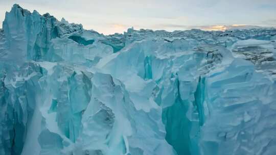 冰川壮丽景象，冰峰林立的冰雪世界