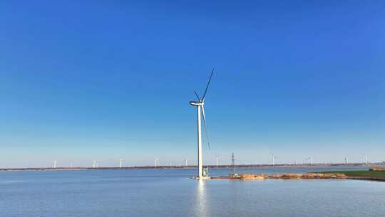 航拍湖泊风力发电机组乡村振兴环保新能源视频素材模板下载