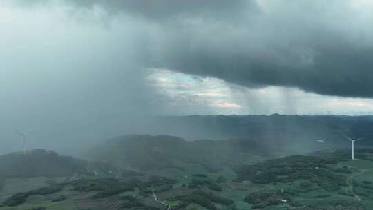 威宁景色雪山镇灼甫草场局部雨