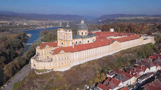 奥地利梅尔克修道院鸟瞰图视频素材模板下载
