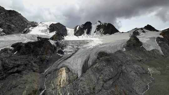 航拍川西格聂山区阿萨贡格雪山冰川风光