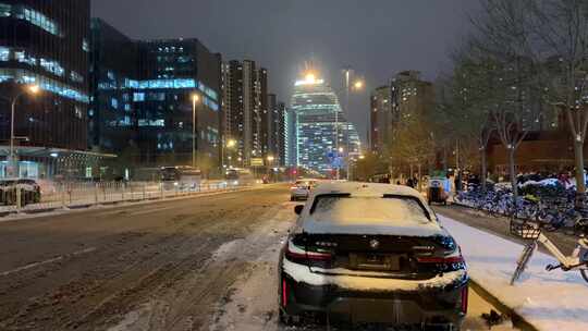 北京望京下雪夜景下班高峰