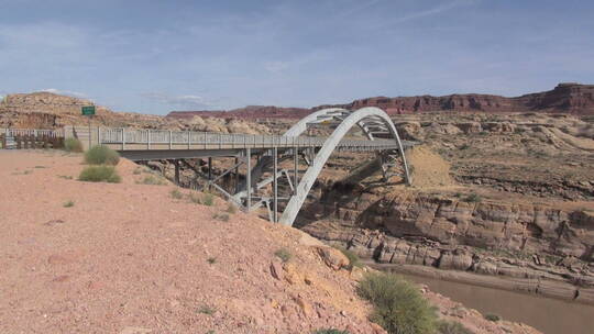 犹他州科罗拉多河大桥视频素材模板下载