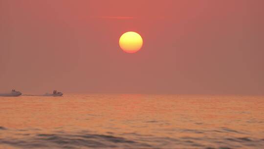 唯美落日夕阳海上渔船