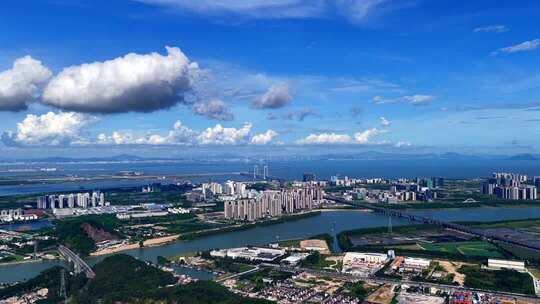 航拍蓝天白云下的深中通道