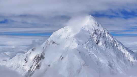 四川第二高峰中山峰顶航拍蜀山之王贡嘎山