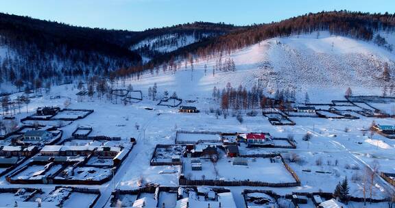 航拍大兴安岭日暮时分极寒中的雪村