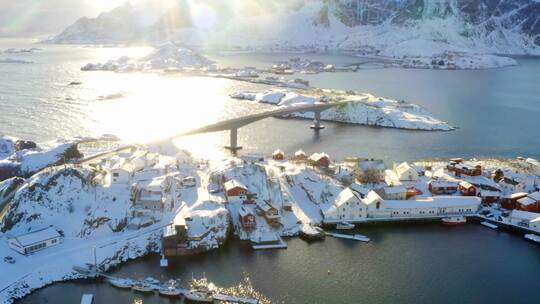 4K冬日风景雪景雪山湖面云彩海面