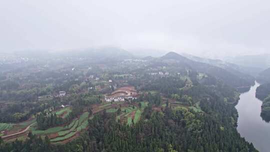 航拍大山深处原始森林青山绿水房屋建筑