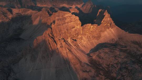 4K登峰登山高山雪山攀登云彩云朵