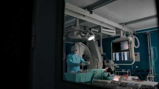 高科技设备的手术室之窗