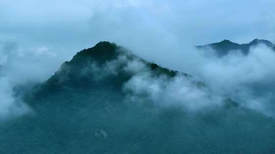 陕西秦岭雨后云海