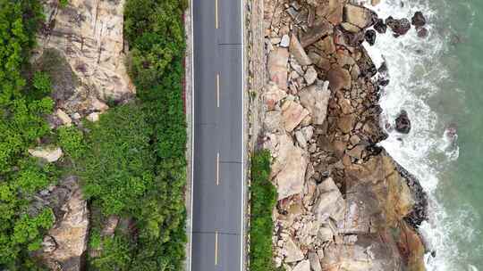 海边唯美公路大海海浪礁石航拍