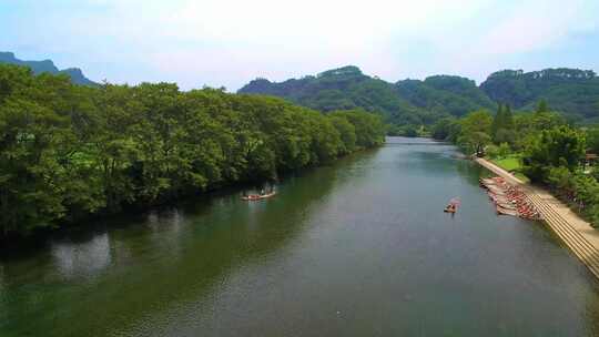 航拍武夷山九曲溪竹筏漂流绿水青山溪流竹排