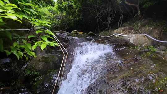 穿越机航拍深圳梧桐山麻水凤林间溪谷