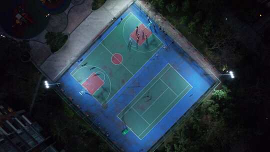 夜晚城市小区篮球场人们活动航拍视频素材模板下载