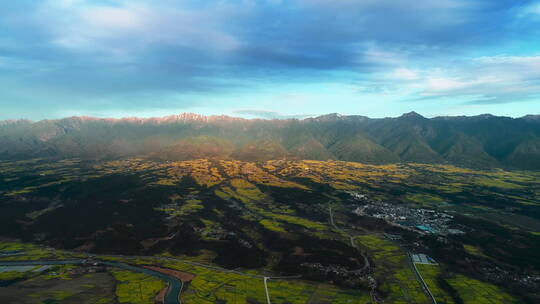 【延时】高黎贡山下的油菜花海日落航拍视频素材模板下载