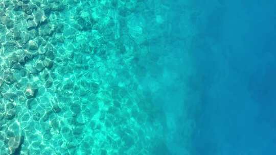 清澈海水波光粼粼视频素材模板下载