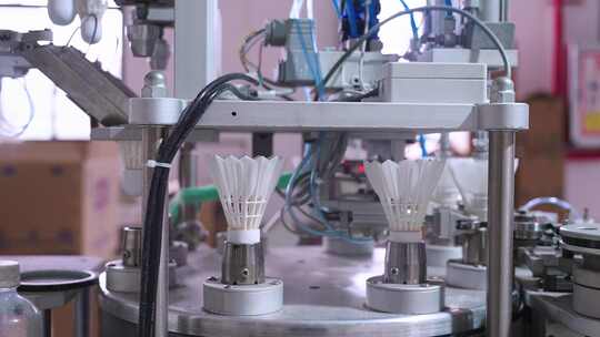 羽毛球生产加工流水线实拍