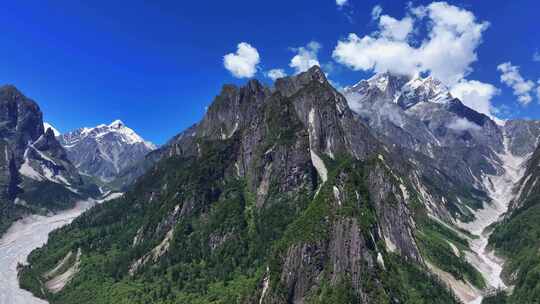 航拍四川贡嘎山区燕子沟高山峡谷风光