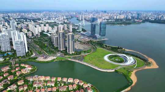 航拍海南海口海甸岛天空之山城市天际线风景