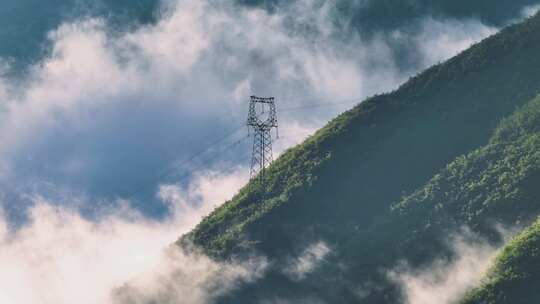 4k航拍山林晨雾中的特高压输电杆塔视频素材模板下载