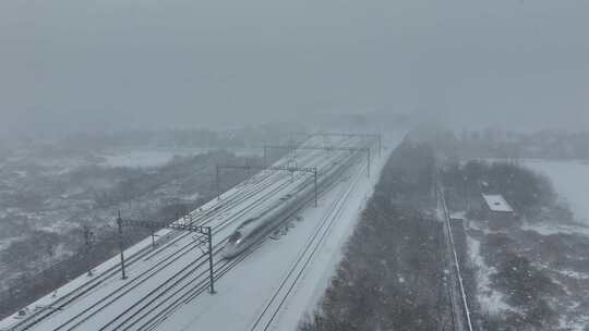 高铁暴雪行驶