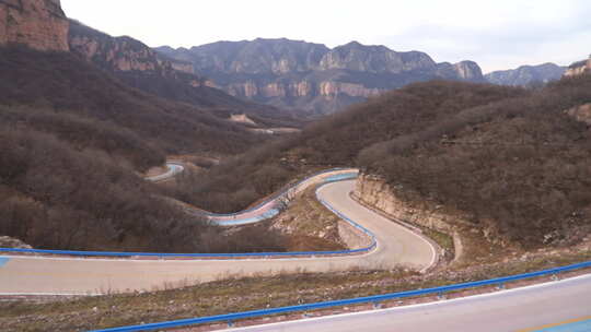 风景 沿途 高速公路 大山 秋天