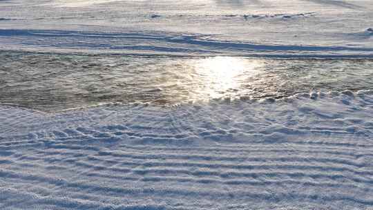 雪地不冻河冬日暖阳寒潮雾气