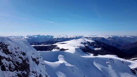 冬日里的雪景很美