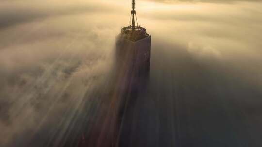 航拍云雾中的世界贸易中心一号自由塔日出