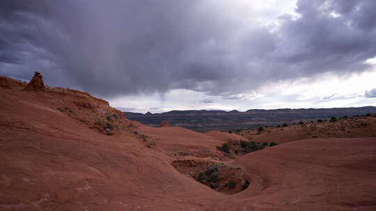埃斯卡兰特沙漠上空风暴云的时间推移