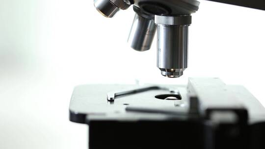 科学家在用显微镜视频素材模板下载