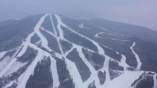 航拍吉林省通化市万峰滑雪场冬季风光