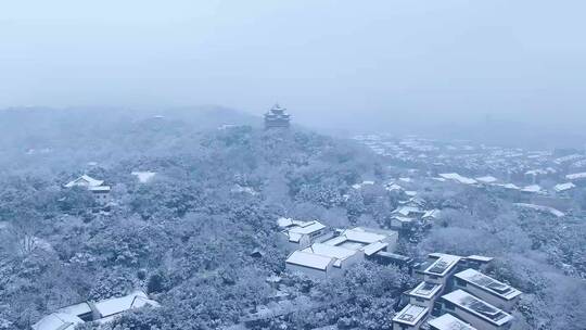 杭州吴山城隍阁冬天雪景4K航拍视频素材
