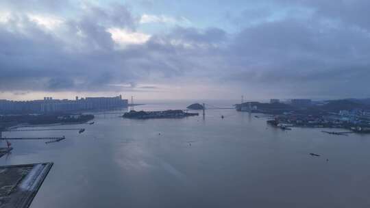 广东汕头岛屿旅游区海湾大桥清晨云海航拍