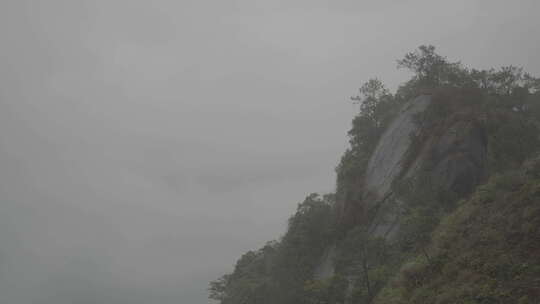 春天，信宜钱排春雨，烟雨大山乡村云雾缭绕