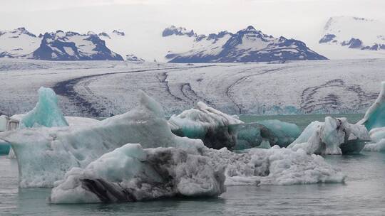 横跨冰岛巨大的冰川泻湖视频素材模板下载