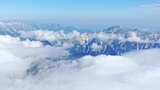 冬天在成都西岭雪山高空看远处的云海雪山高清在线视频素材下载