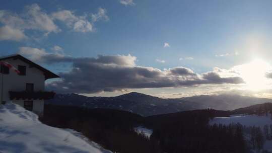 房子，雪，山，森林